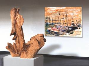 eine hölzerne Skulptur und ein farbiges Gemälde von Guido Schenkendorf ©Guido Schenkendorf